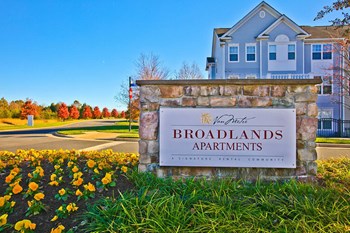 Broadlands Entrance Broadlands Entrance at Broadlands, Ashburn, 20148 - Photo Gallery 2