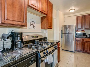 Fully Equipped Kitchen Fully Equipped Kitchen at Ravenel, Washington, DC - Photo Gallery 4