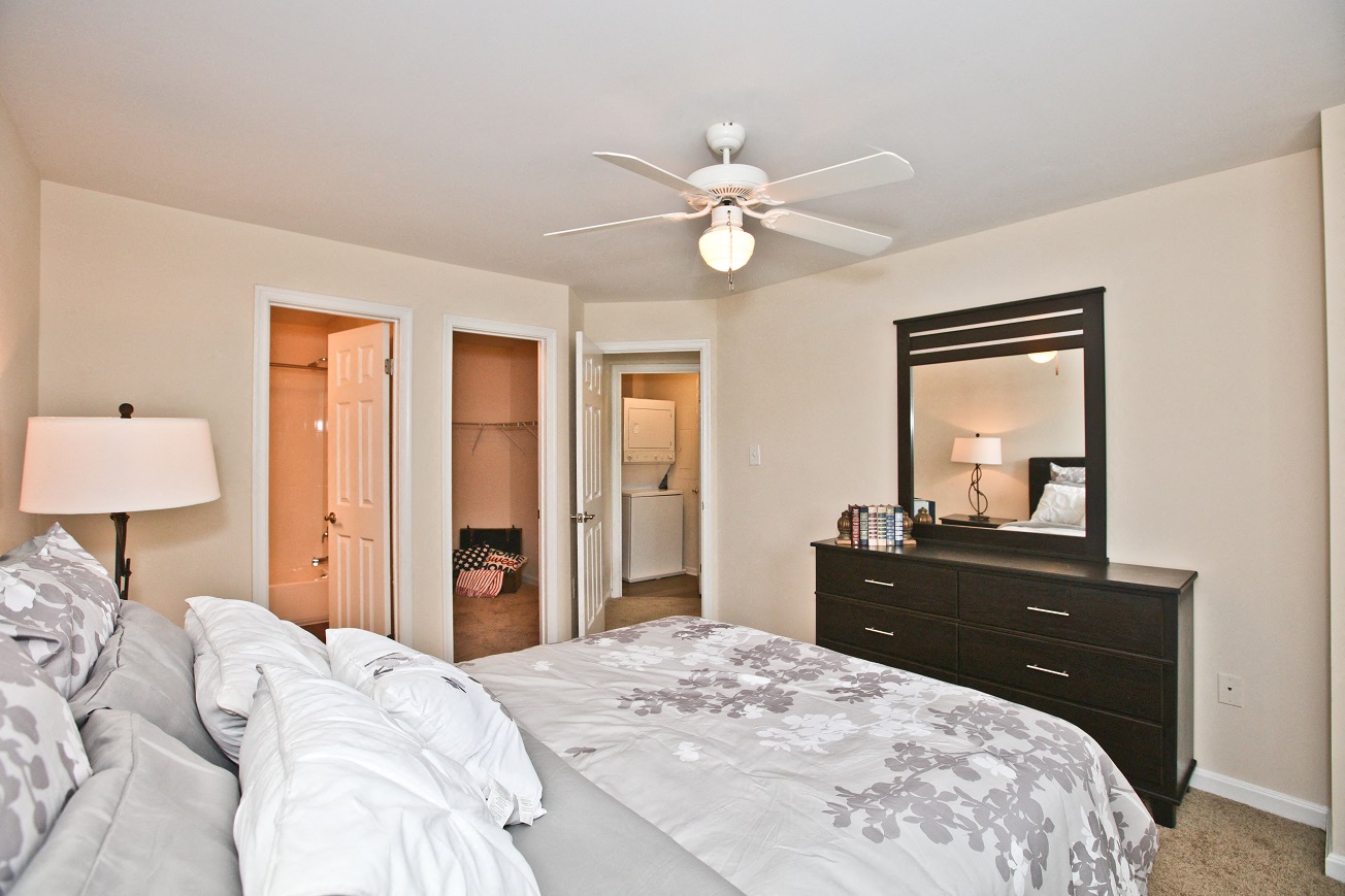 Master Bedroom at Saratoga Square, Springfield