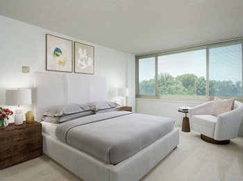 Relax and get refreshed in your spacious bedroom Relax and get refreshed in your spacious bedroom at The Aspen, Alexandria, VA, 22305 - Photo Gallery 3