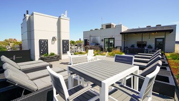 1801 W. Argyle Street Studio-3 Beds Apartment for Rent - Photo Gallery 6