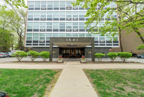 The image shows a building with the number 1501 on it.