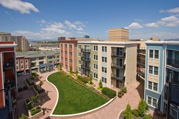 Ave Emeryville At Bay Street Apartments 5684 Bay Street Emeryville Ca Rentcafe