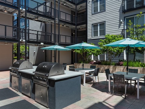 AVE Emeryville At Bay Street