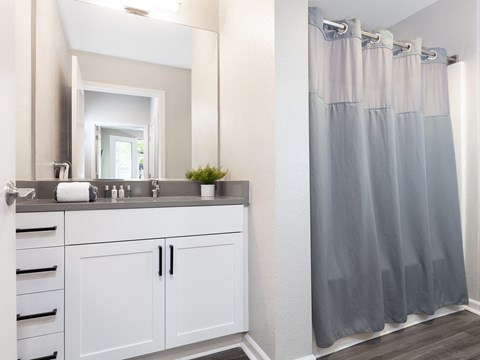 AVE Emeryville At Bay Street