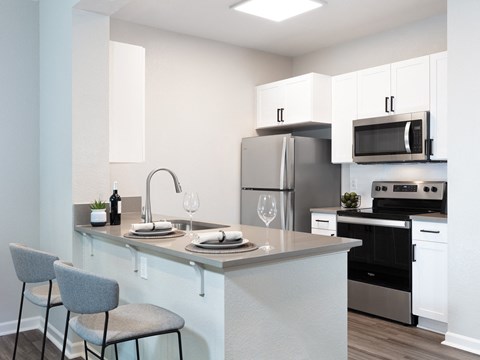 AVE Emeryville At Bay Street