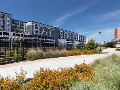 AVE Emeryville At Bay Street