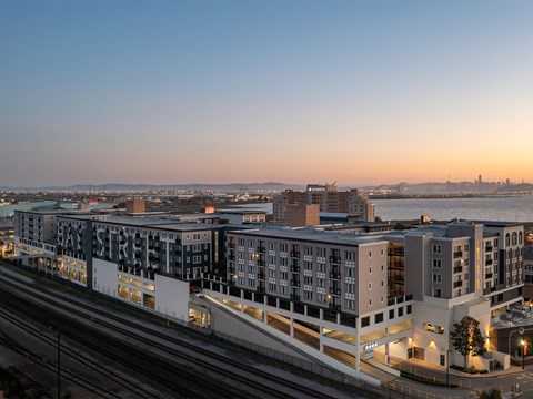 AVE Emeryville At Bay Street