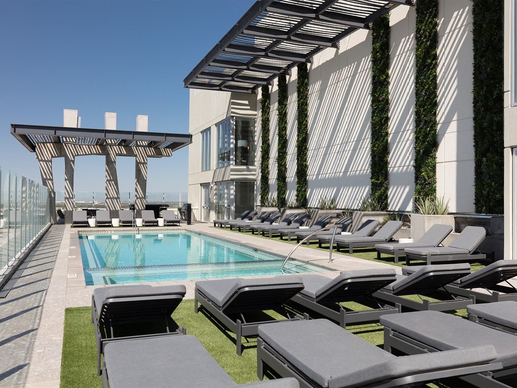 Rooftop swimming pool at AVE Phoenix Sky, Phoenix