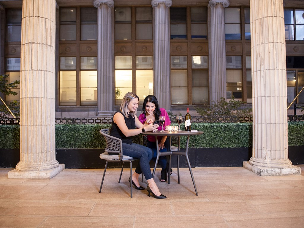 Outdoor Dining at The Franklin Residences, Philadelphia, PA