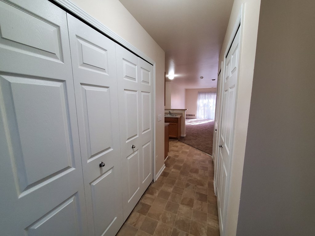 LOWER 3 BED- ENTRYWAY.