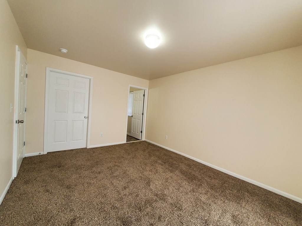 LOWER 3 BED - MASTER BEDROOM