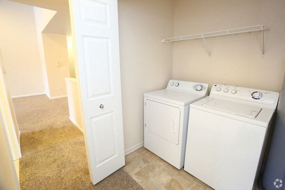 3 BEDROOM UPPER-LAUNDRY HALL CLOSET