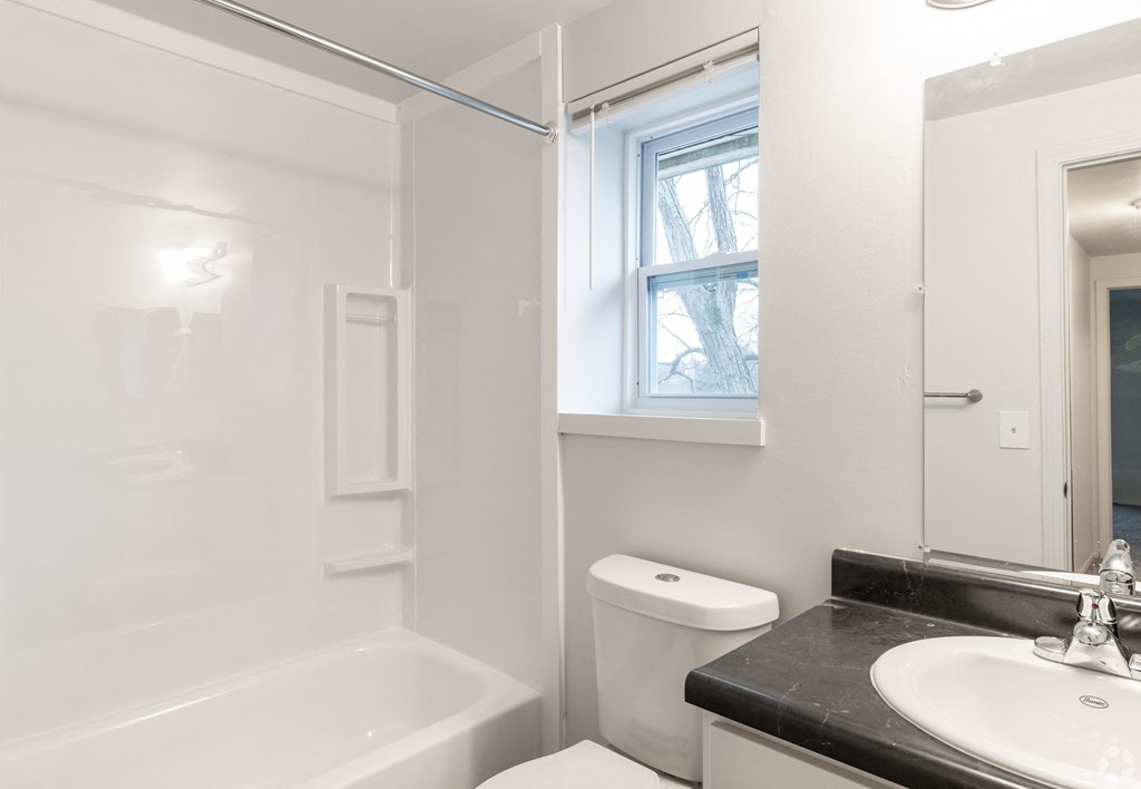 3 Bed- Full Bathroom