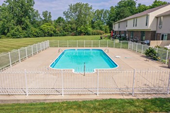 The Townhomes of Edgemont Park Swimming Pool - Photo Gallery 6