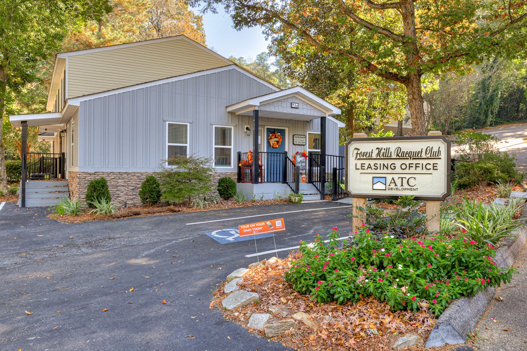 Leasing office building exterior at Forest Hills Racquet Club, Augusta, Georgia