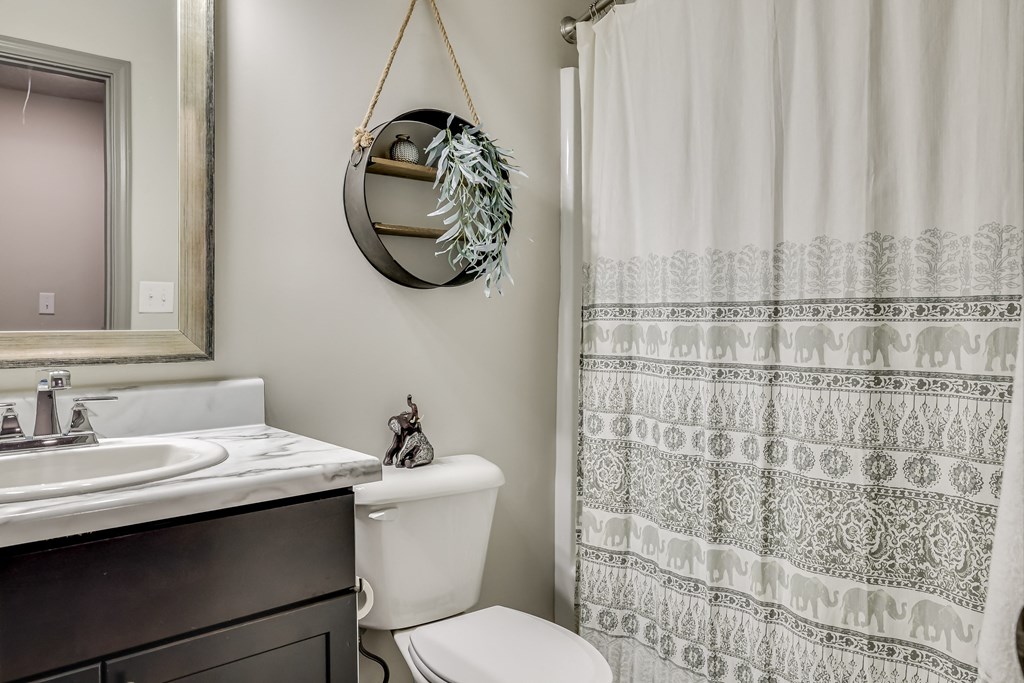 Luxurious Bathroom at Forest Hills Racquet Club, Georgia, 30909