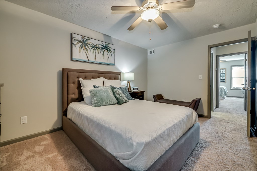 Bedroom With Ceiling Fan at Forest Hills Racquet Club, Augusta, GA