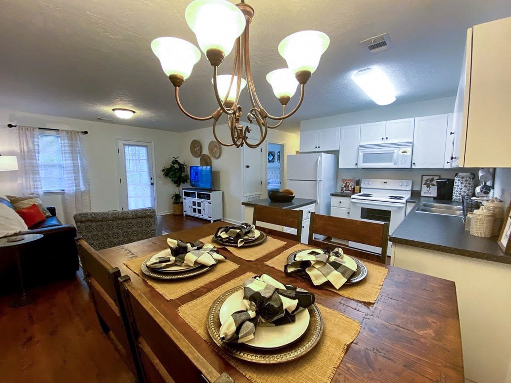Dining Area at Helena Springs, Augusta