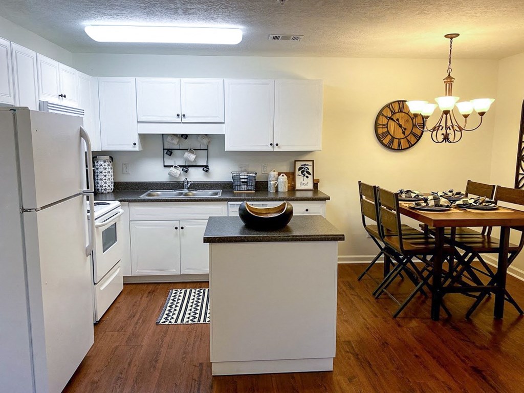 Kitchen And Dining Area at Helena Springs, Augusta, 30909