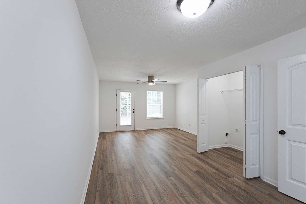 Living area with hardwood-style flooring at Sterlington Apartments, Grovetown, GA, 30813