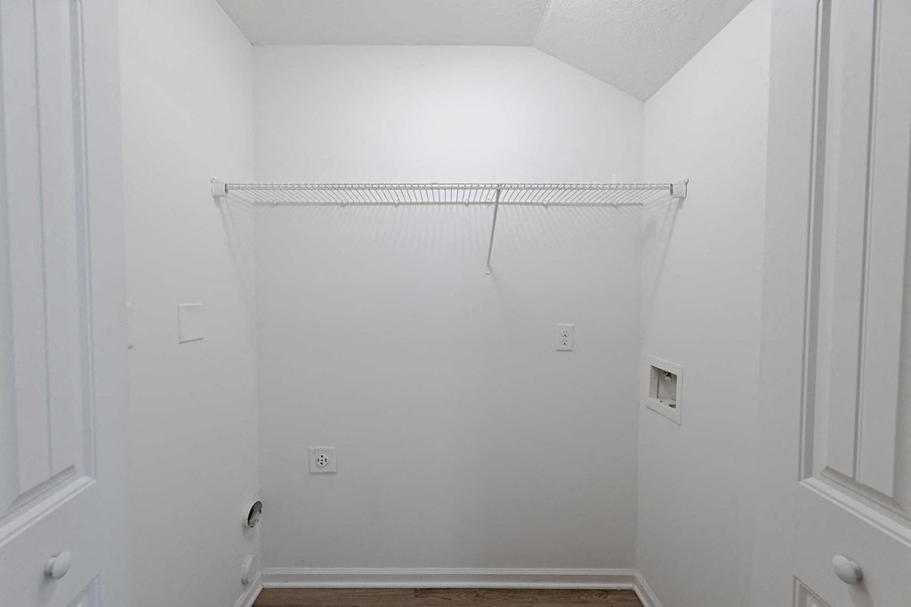 Washer/dryer closet