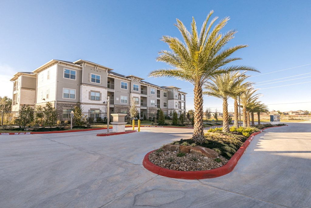 Courtyard Space at Cue Luxury Apartments, Texas, 77433