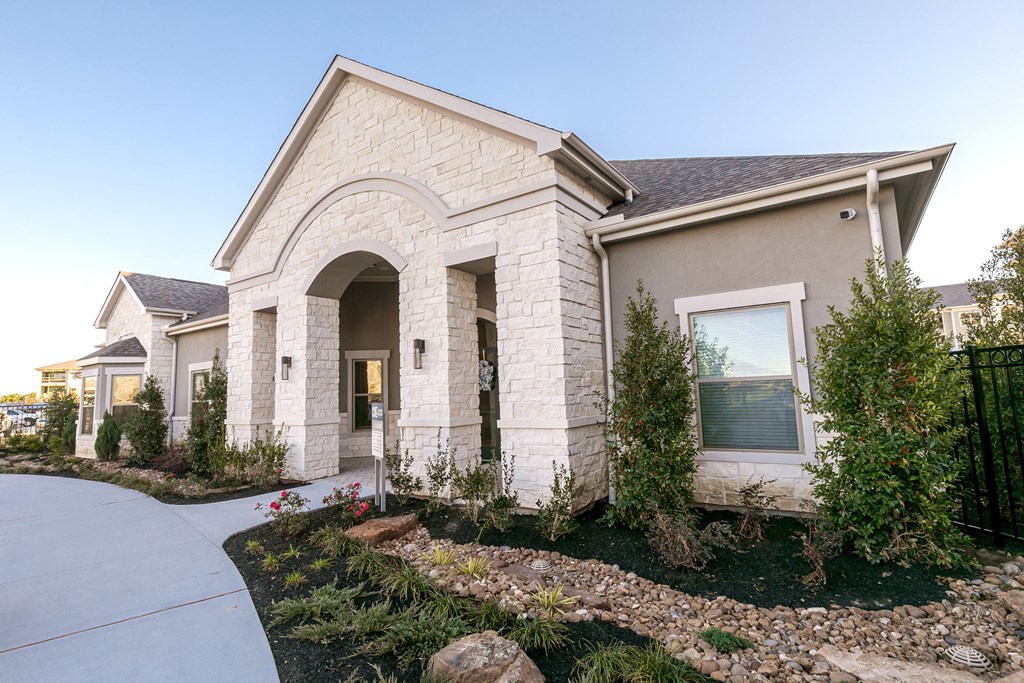 Courtyard Walking Path at Cue Luxury Apartments, Cypress, 77433
