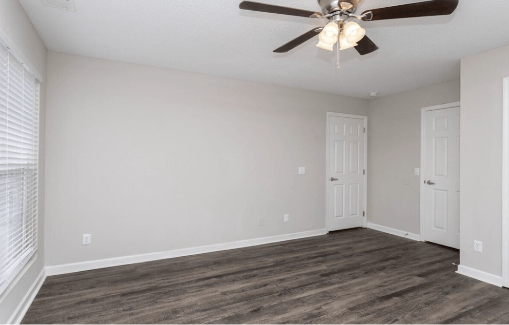 A room with a ceiling fan and wooden flooring at Diamond Townhomes, Beaufort