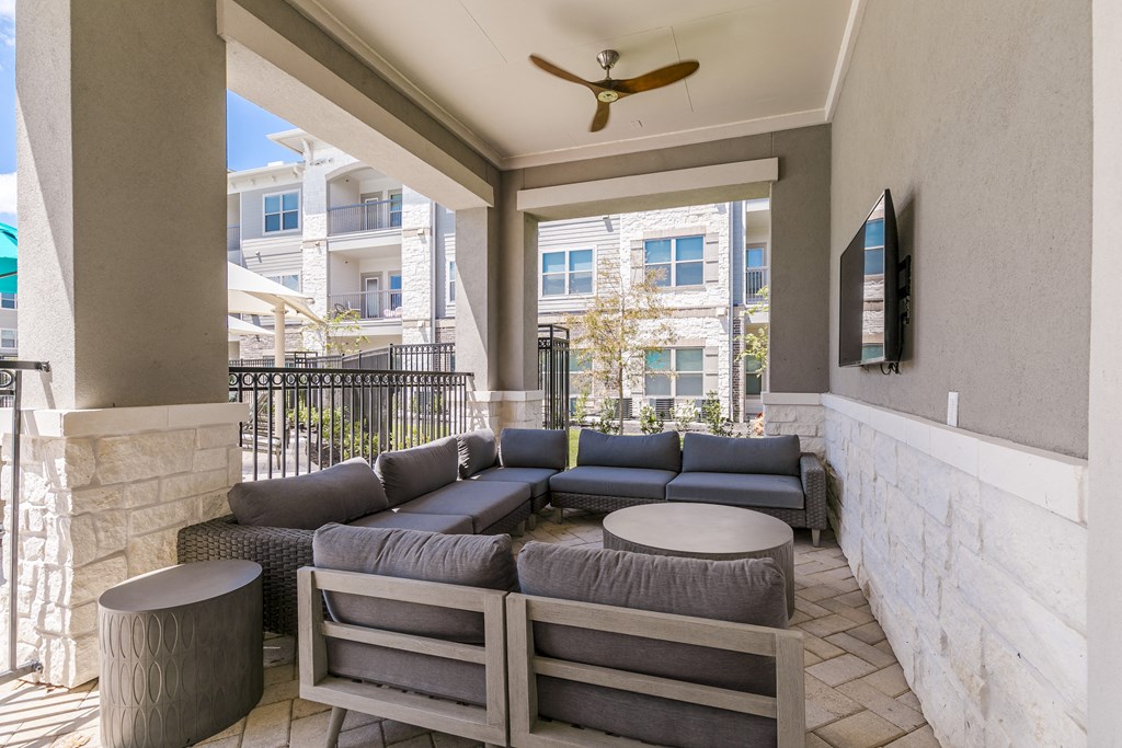 Outdoor Lounge at Cue Luxury Apartments, Texas