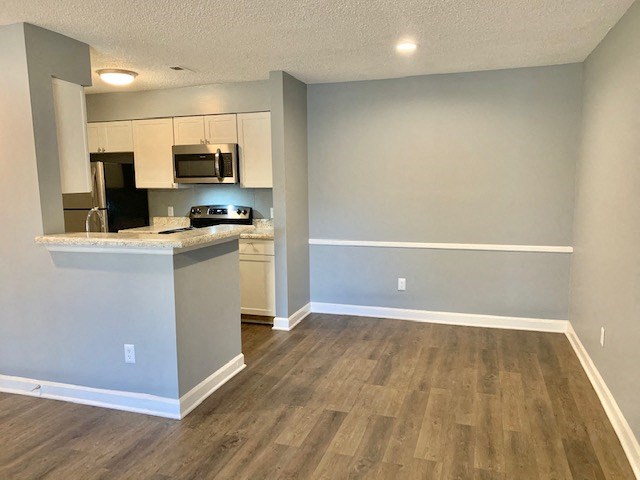 Wood Floor Dining Room at Hunters Chase, Greensboro