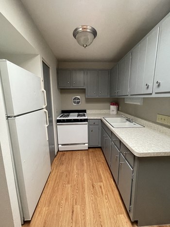 2526 N Farwell Avenue 1-2 Beds Apartment for Rent - Photo Gallery 2