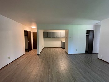 2526 N Farwell Avenue 1-2 Beds Apartment for Rent - Photo Gallery 3