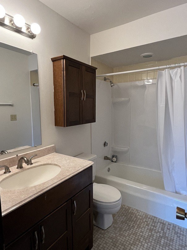 A bathroom with a sink, toilet, and bathtub.