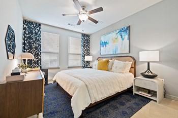 Bedroom with ceiling fan - Photo Gallery 17