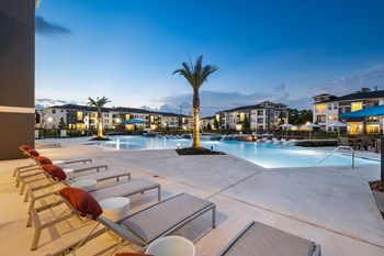 Infinti Edge style pool with beach entry and heated spa - Photo Gallery 33
