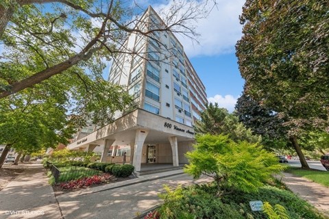 Presidential Apartments entrance with covered porte-cochere and landscaped sidewalk in Evanston, IL.