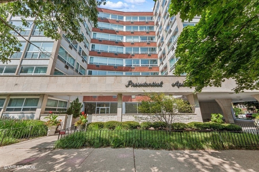 an apartment building with a courtyard in front of it