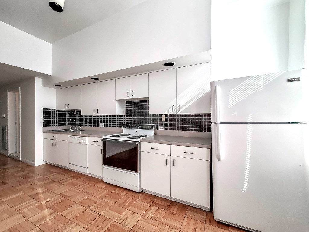 Fullerton Lofts - Kitchen