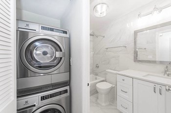 Astor House In-Unit Washer and Dryer Astor House In-Unit Washer and Dryer - Photo Gallery 4