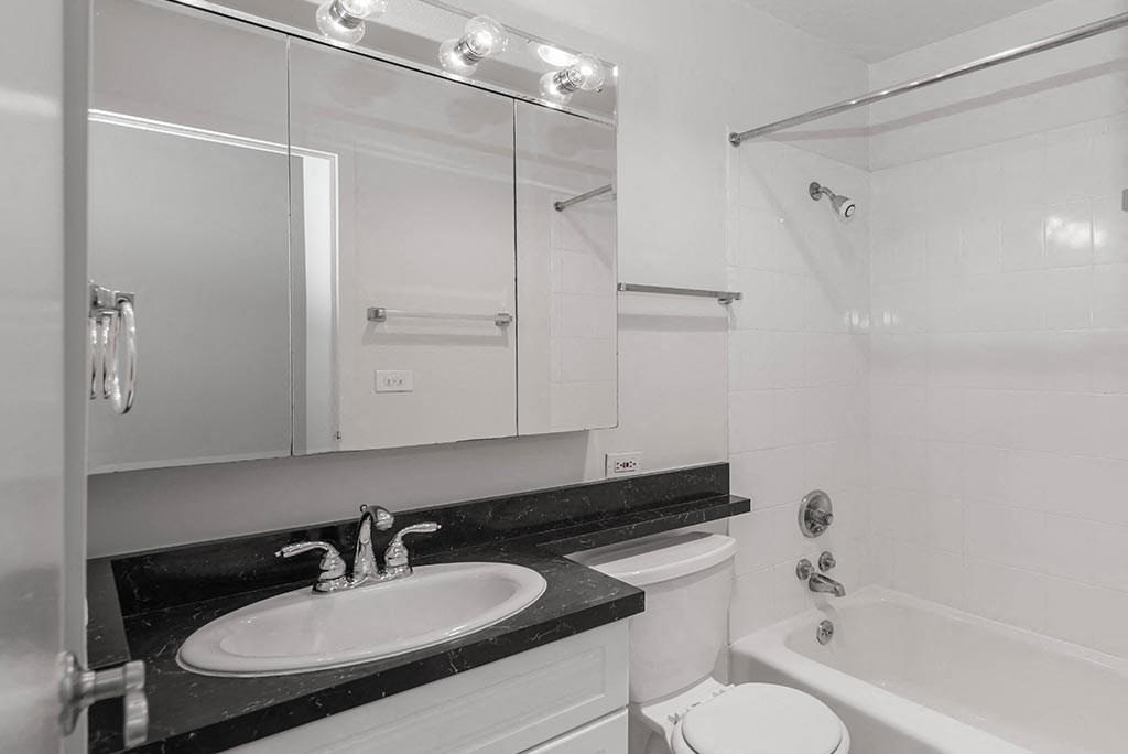 65 East Scott Bathroom