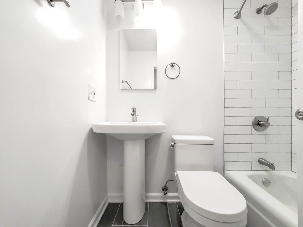 Grace Shores Studio Bathroom