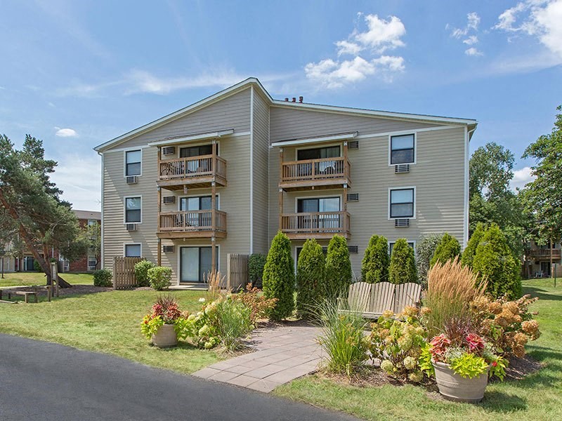 Barrington Lakes Apartments