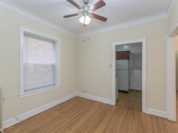 Dining Room Ravenswood Chicago Apartment - Photo Gallery 5