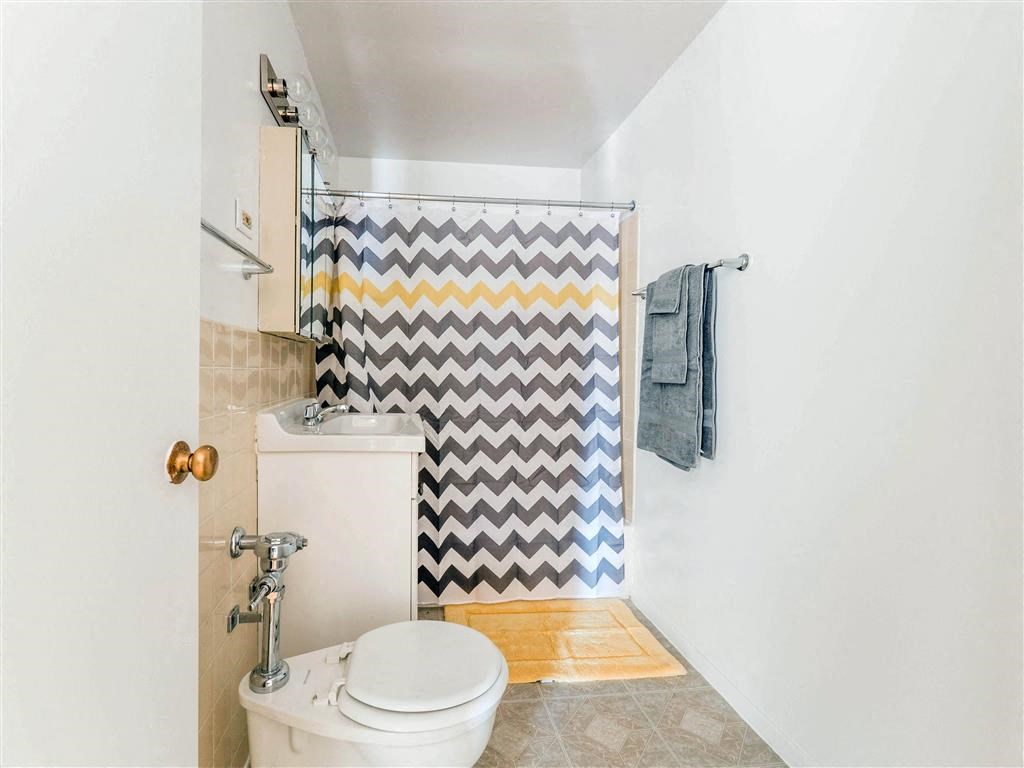 Buena Shores - Bathroom