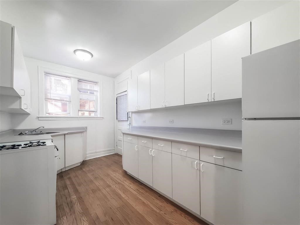 Green Manor - Kitchen