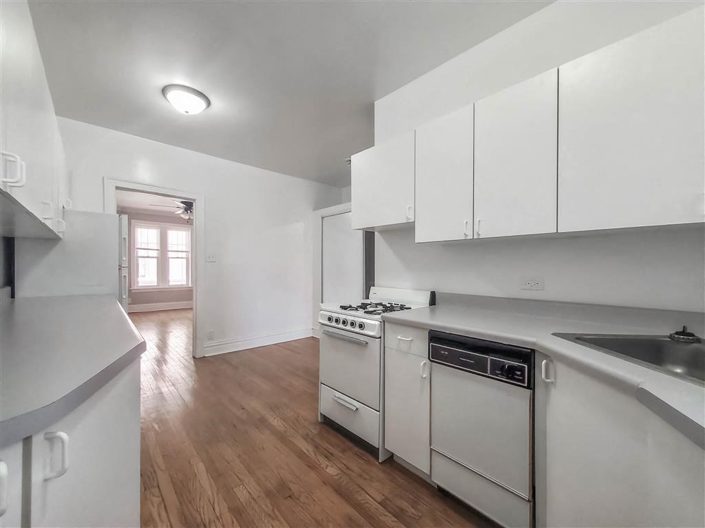 Green Manor - Kitchen