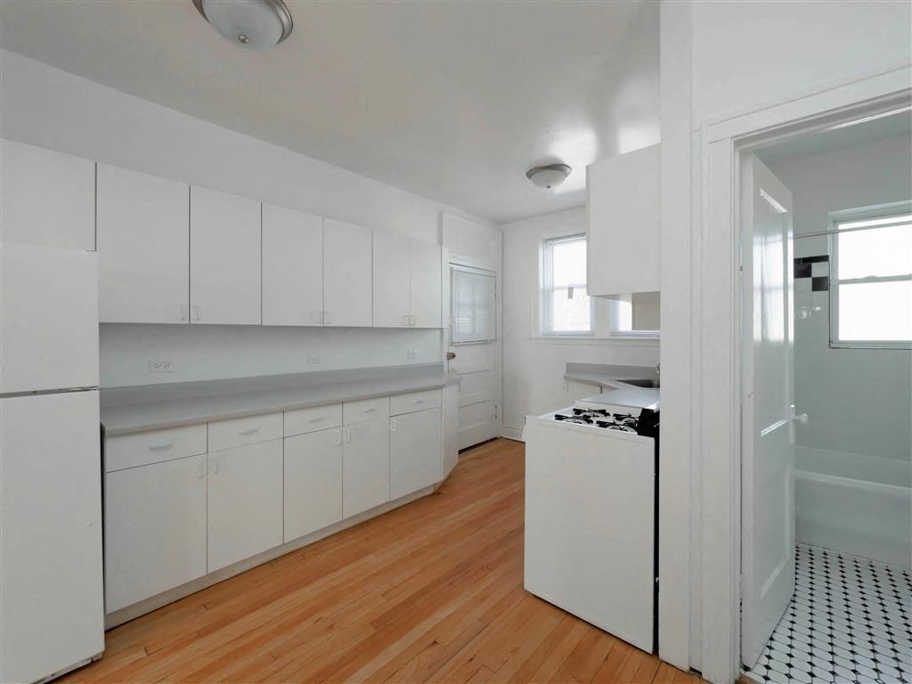 Green Manor - Kitchen