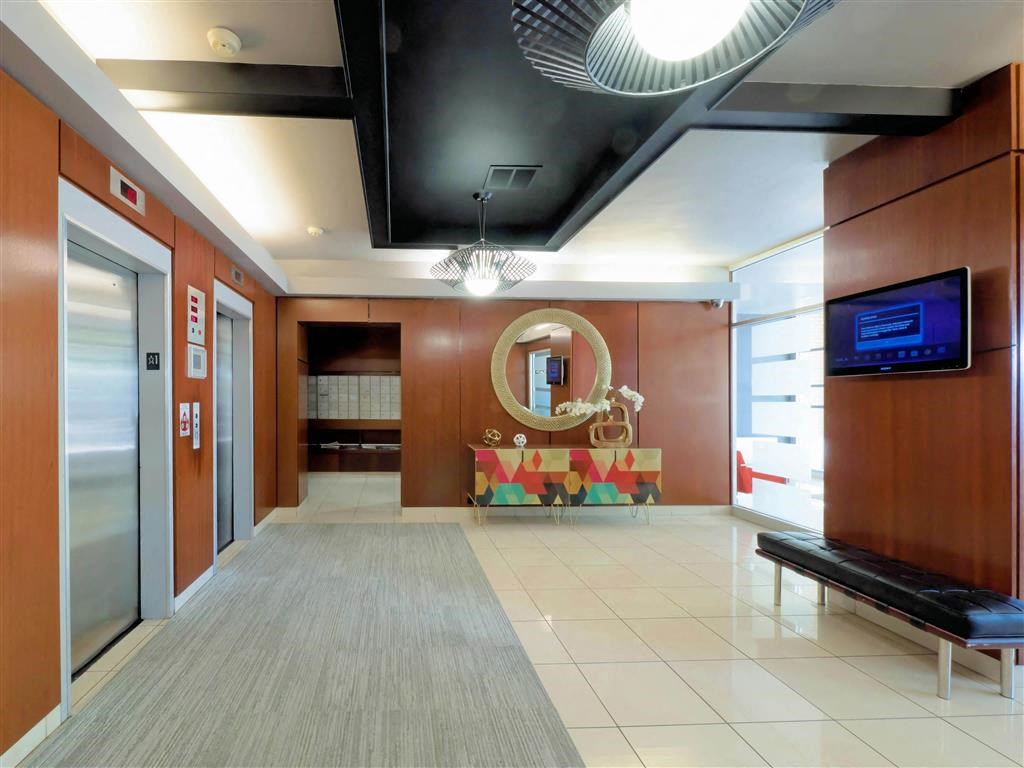 Group Fox - The Van Der Rohe - Lobby