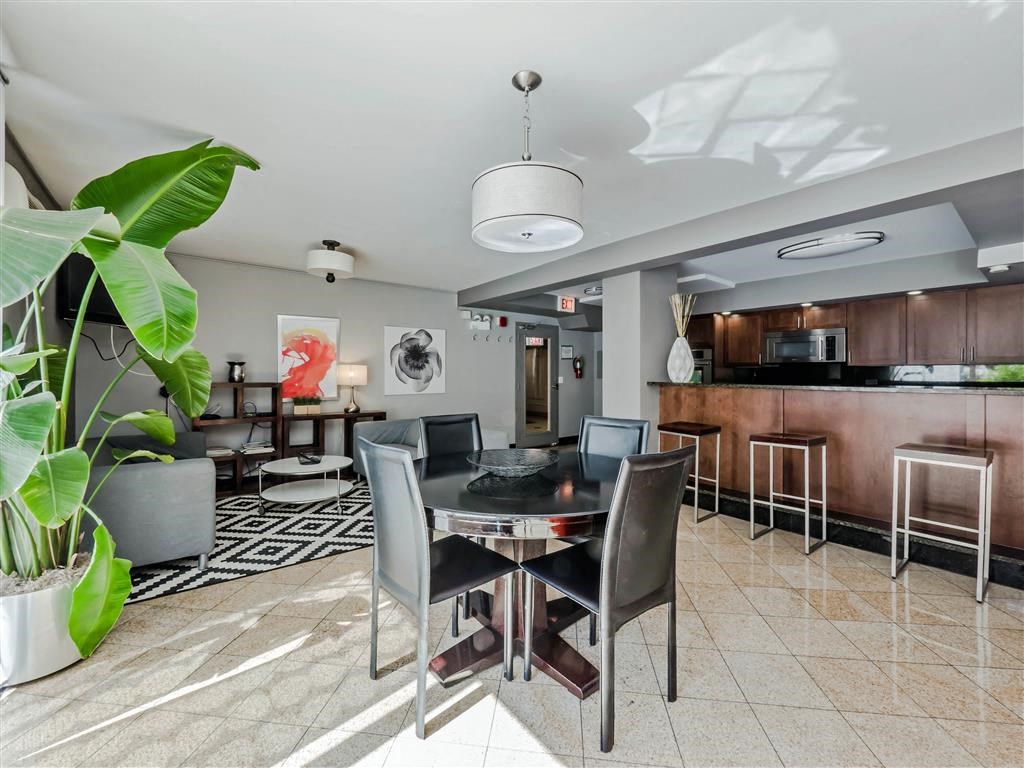 Group Fox - The Van Der Rohe - Resident Lounge